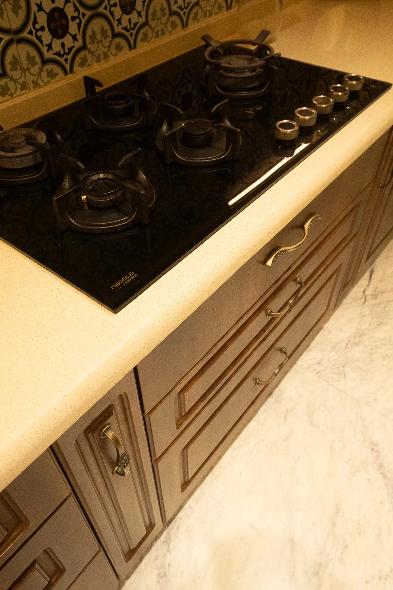 Black glass hob on a white kitchen countertop — Divyarjuna